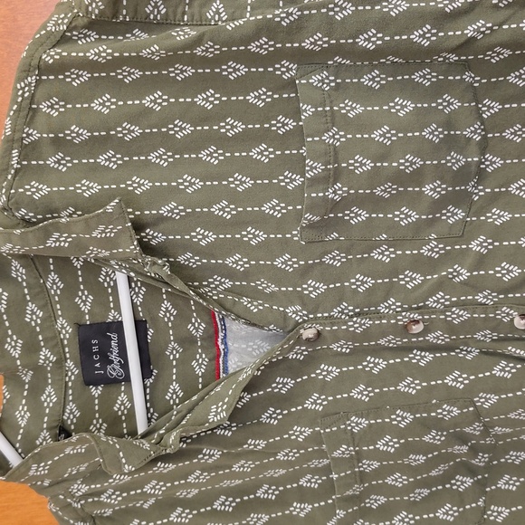 Jachs Girlfriend Olive And White Button Down Cap Sleeve Shirt - Picture 4 of 8